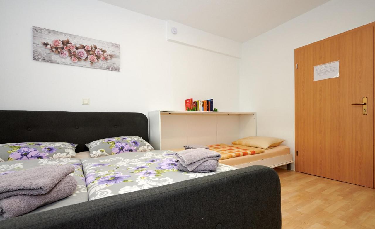 Hotel Hueblers-Schlafquartier Fürstenwalde Esterno foto